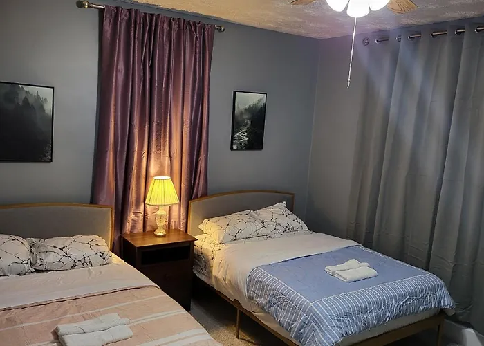 Guest With Two Double Beds In Oh, Airport Location