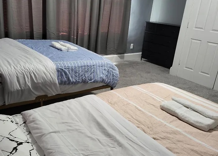 Guest With Two Double Beds In Oh, Airport Location *
